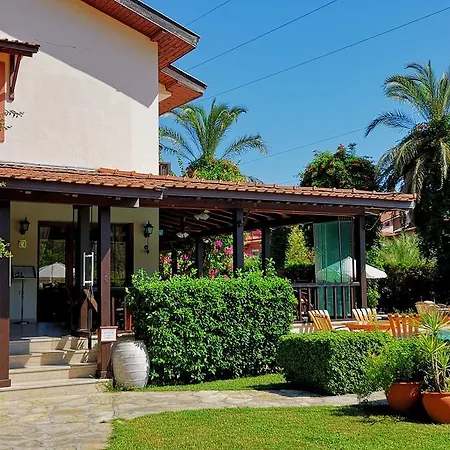 מלון Efe Gocek 2*